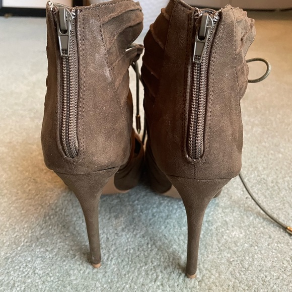 Shoedazzle Size 7 Army Green High Heels - Picture 3 of 5